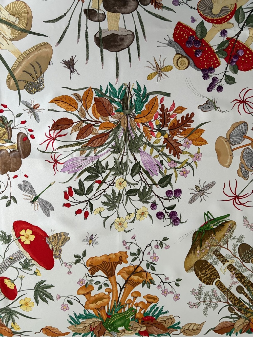 Gucci Silk Scarf Botanical Insect Floral Green Hand Rolled Made in Italy - Picture 7 of 11
